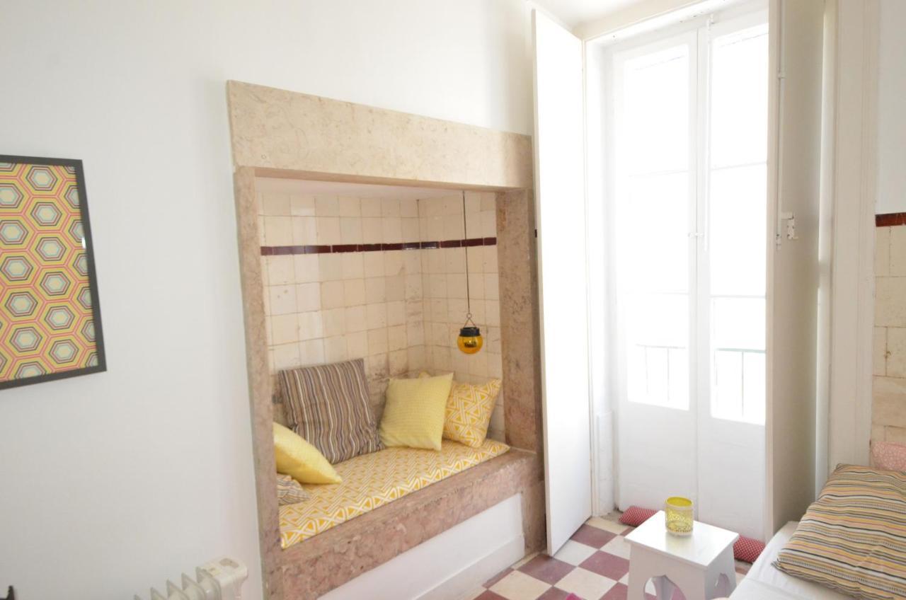 The Color Hostel Lisbon Exterior photo