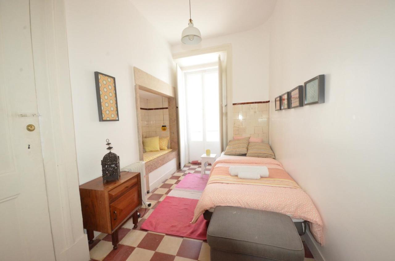 The Color Hostel Lisbon Exterior photo