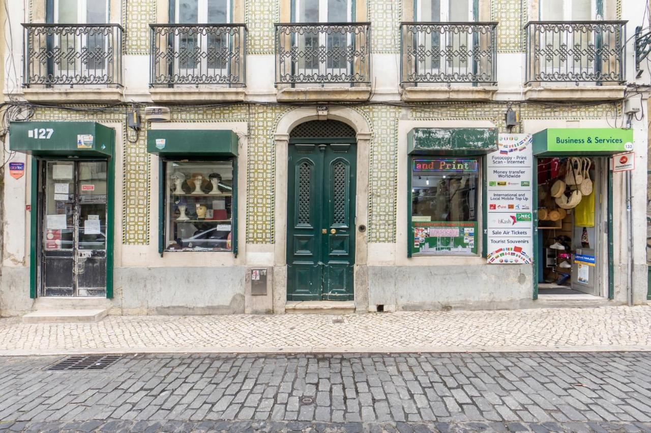 The Color Hostel Lisbon Exterior photo